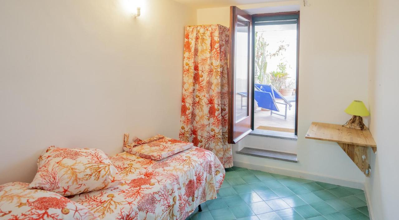 Apartamento Nel Punto Piu Alto Dell' Isola, Terrazza Con Vista Mozzafiato Procida Exterior foto